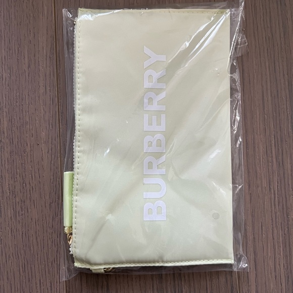 NWT Burberry Nylon Wristlet/ Clutch - Picture 2 of 3